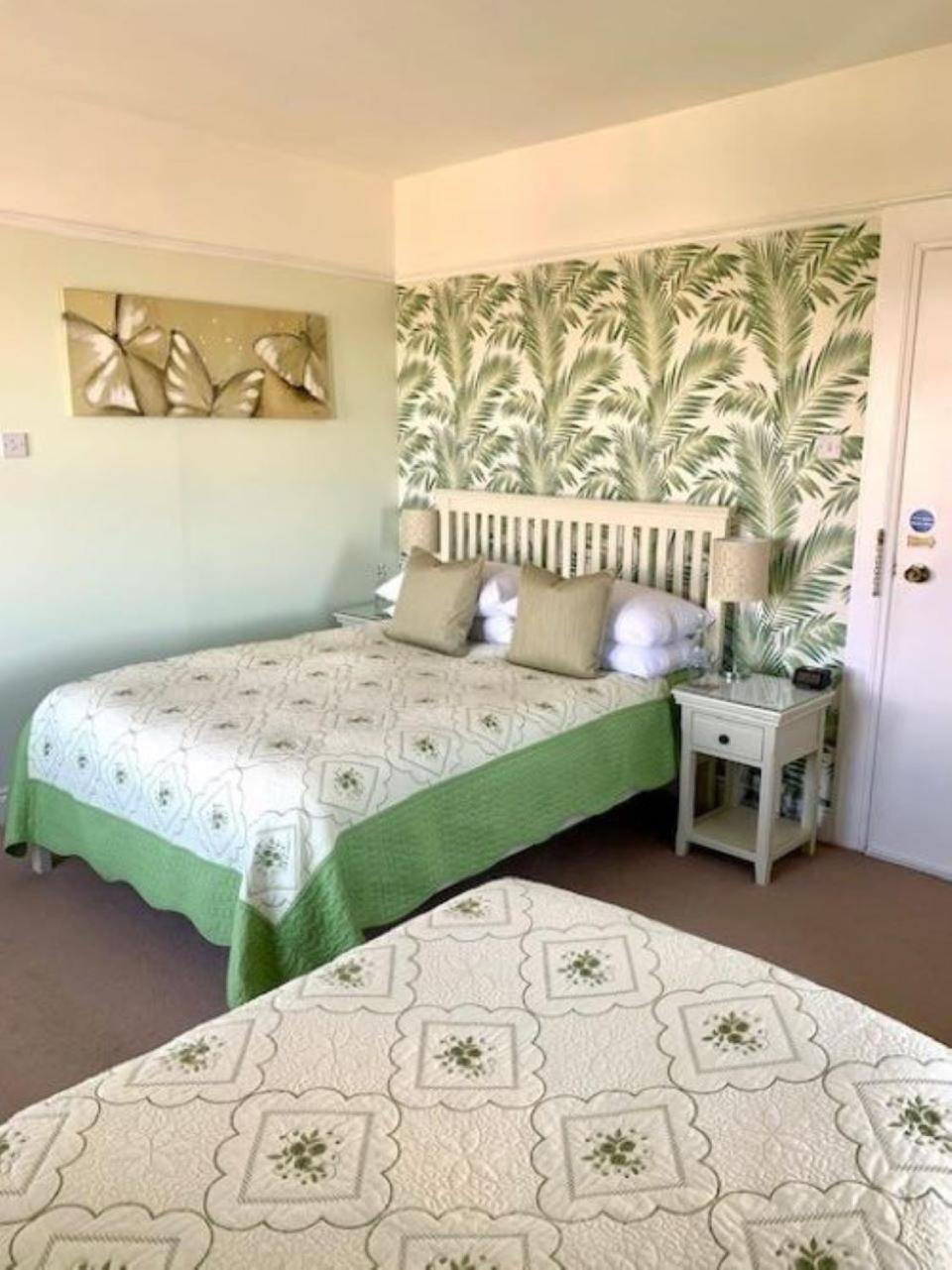 Shelleven Guest House Бангор Екстериор снимка
